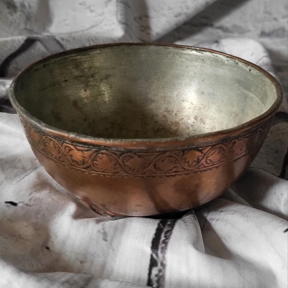 Vintage Copper tin bowl. Small - Picture 1 of 4